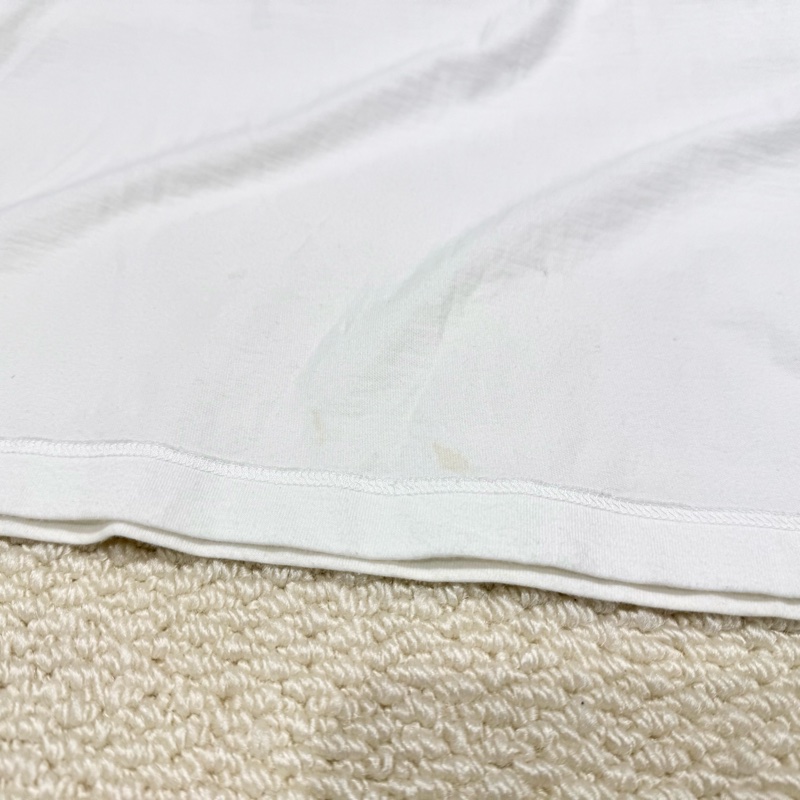 LV簡約白色灰底英文字母鍊條T恤-12