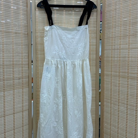 miumiu/繆繆 25SS 新款 爆款tyre運動風瑪麗珍裙子 奶白色 38碼