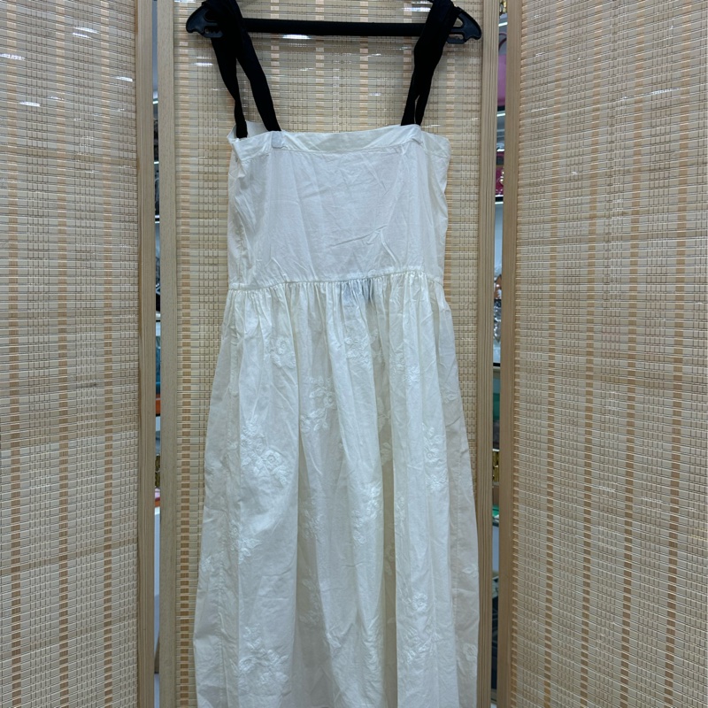 miumiu/繆繆 25SS 新款 爆款tyre運動風瑪麗珍裙子 奶白色 38碼-1