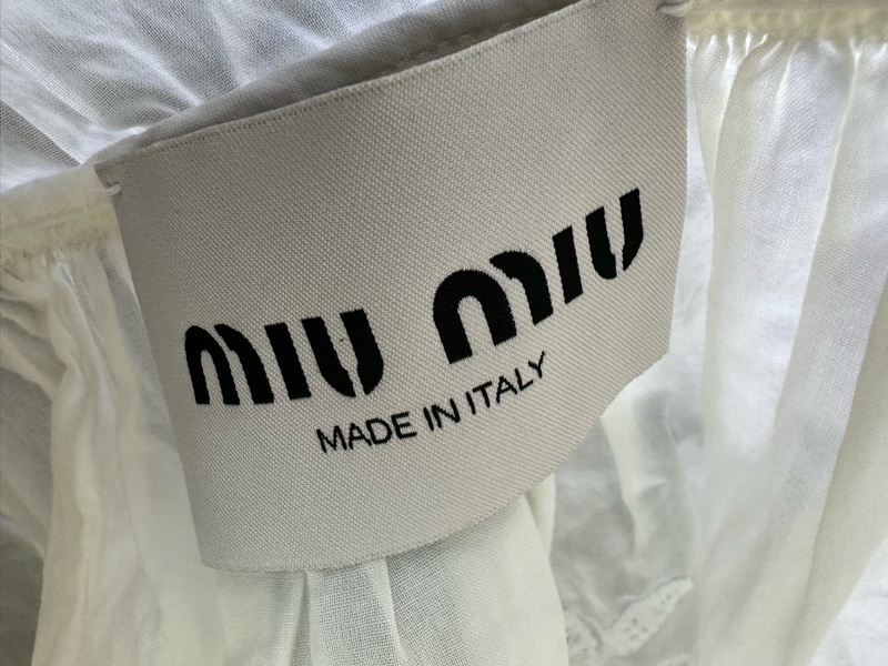 miumiu/繆繆 25SS 新款 爆款tyre運動風瑪麗珍裙子 奶白色 38碼-2