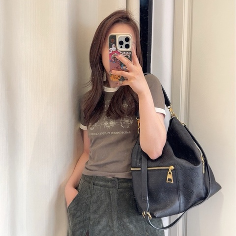 LV稀有黑金雙口袋機車Melie Hobo 全皮壓花 約30*32*12 長短肩帶 腋下/手提/斜挎