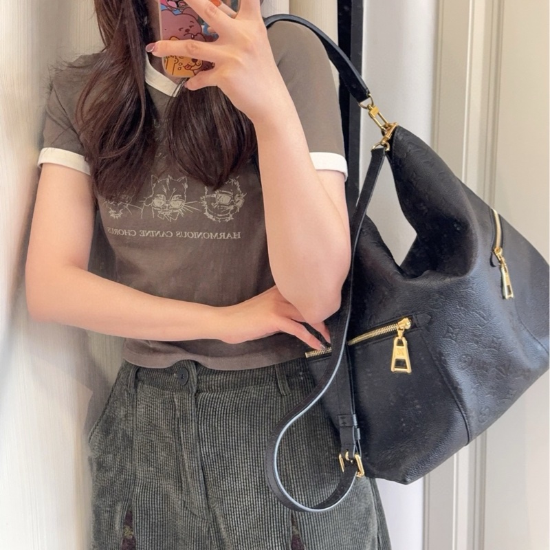 LV稀有黑金雙口袋機車Melie Hobo 全皮壓花 約30*32*12 長短肩帶 腋下/手提/斜挎-4