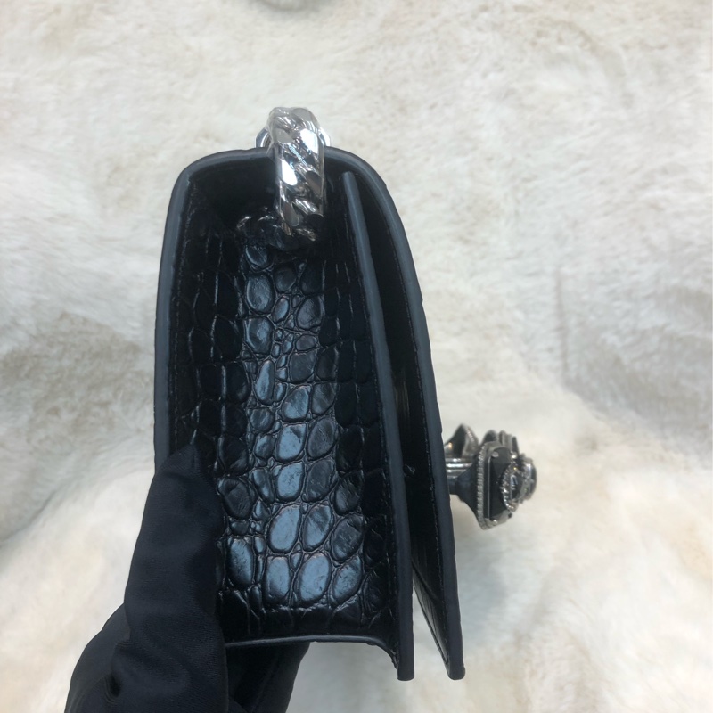 Alexander McQueen 黑色鱷魚壓紋四環扣手袋 XC255-2