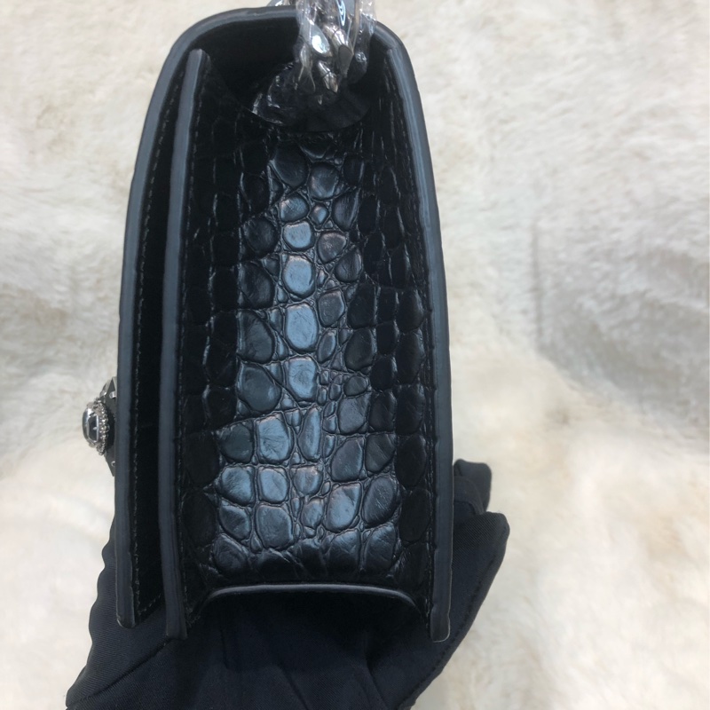 Alexander McQueen 黑色鱷魚壓紋四環扣手袋 XC255-3