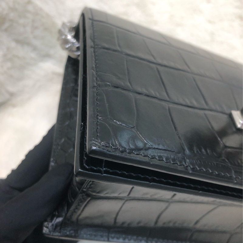 Alexander McQueen 黑色鱷魚壓紋四環扣手袋 XC255-9