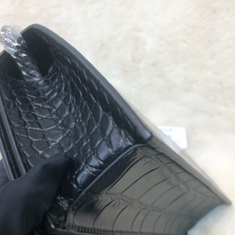 Alexander McQueen 黑色鱷魚壓紋四環扣手袋 XC255-10