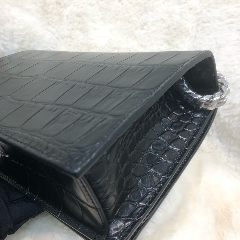 Alexander McQueen 黑色鱷魚壓紋四環扣手袋 XC255-11