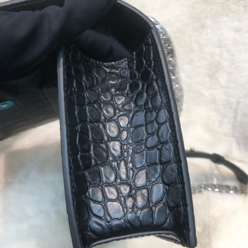Alexander McQueen 黑色鱷魚壓紋四環扣手袋 XC255-12
