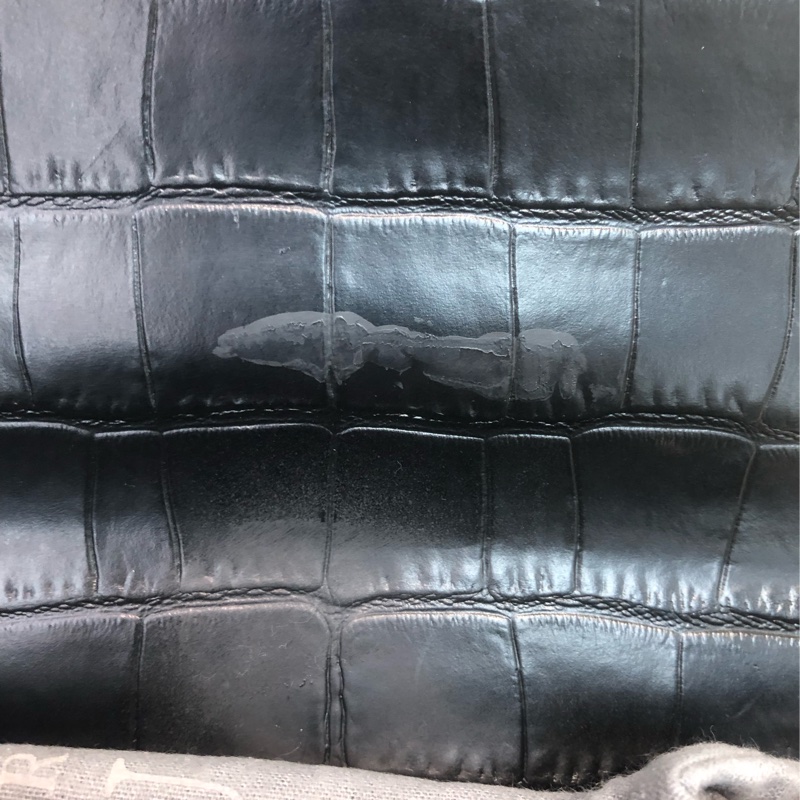 Alexander McQueen 黑色鱷魚壓紋四環扣手袋 XC255-14