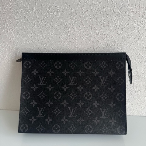 Lv黑花紋手拿包 帥氣😎😎