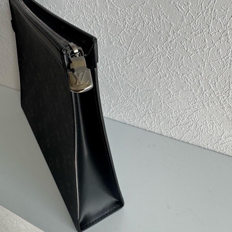 LV M61692黑花紋手拿包 帥氣😎😎-2