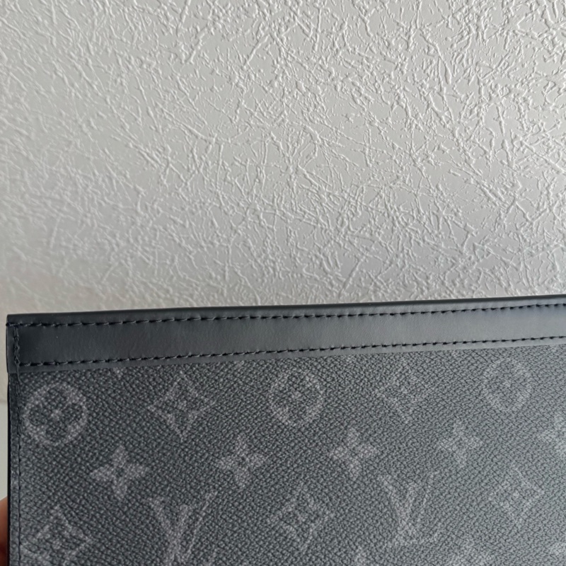 LV M61692黑花紋手拿包 帥氣😎😎-12