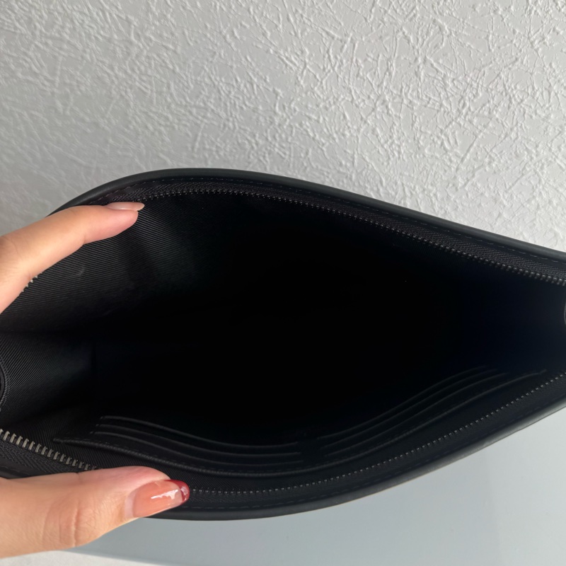 LV M61692黑花紋手拿包 帥氣😎😎-15