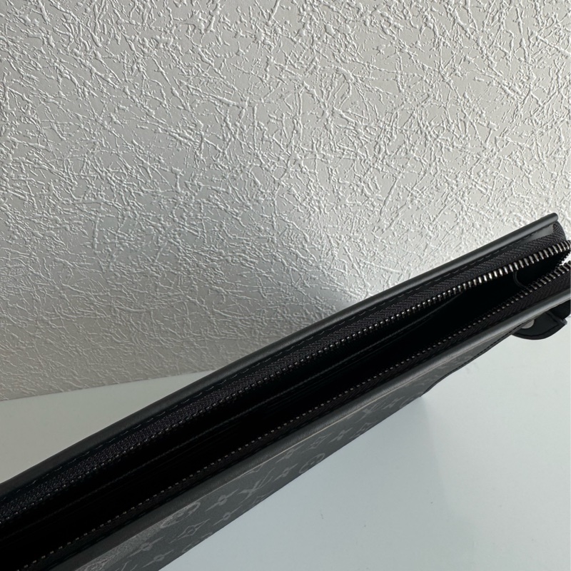 LV M61692黑花紋手拿包 帥氣😎😎-19