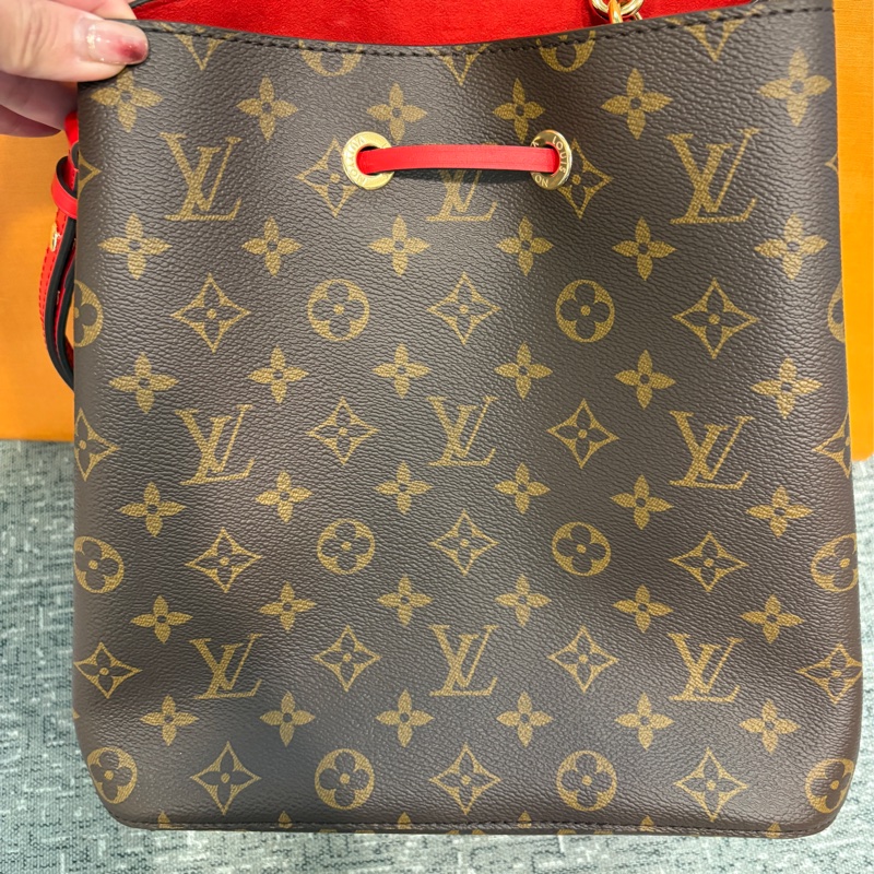LV Louis Vuitton  Neonoe 水桶包/斜背包/肩背包-3
