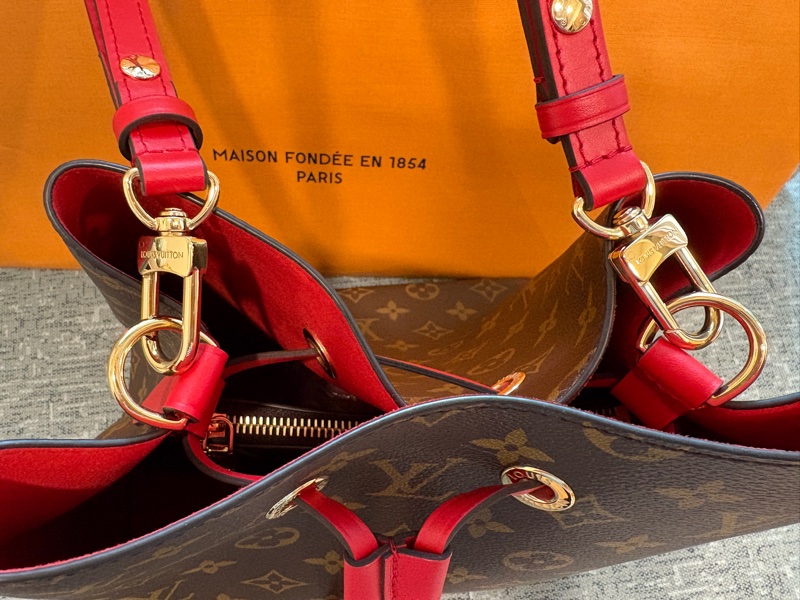 LV Louis Vuitton  Neonoe 水桶包/斜背包/肩背包-4