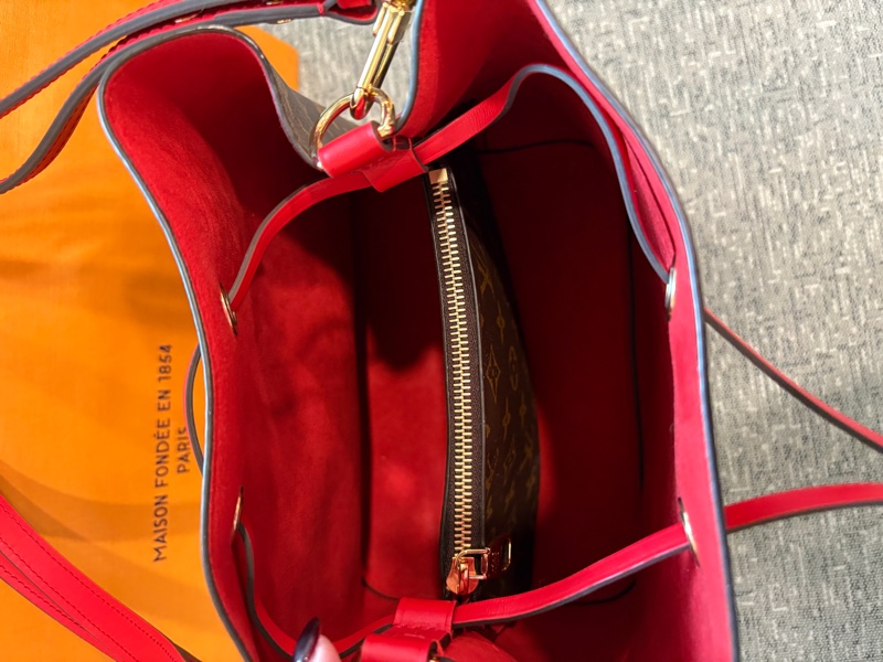 LV Louis Vuitton  Neonoe 水桶包/斜背包/肩背包-8