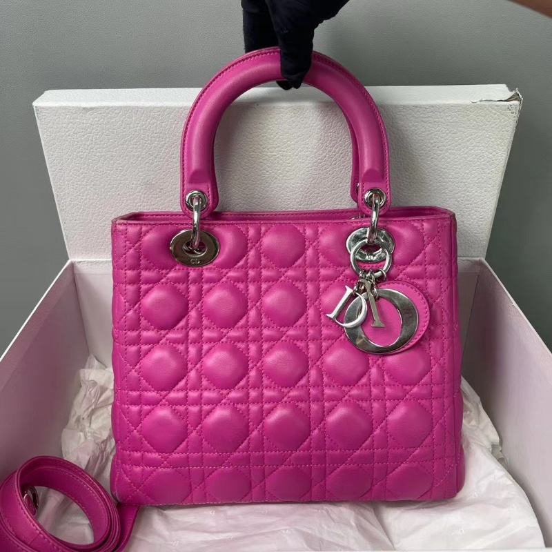 Dior Lady Dior 銀扣五格徽章黛妃羊皮玫紅色  24.5*19.5*11 98新塵袋盒子-1