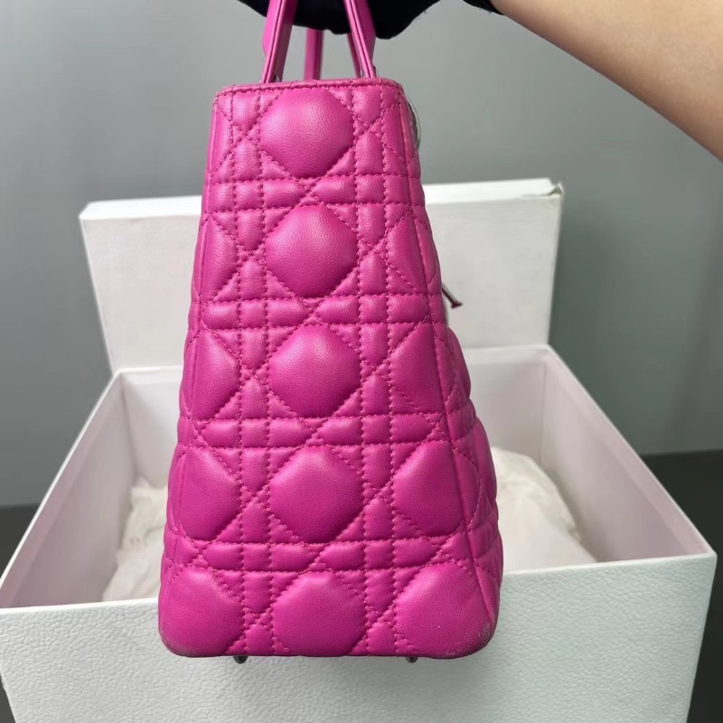 Dior Lady Dior 銀扣五格徽章黛妃羊皮玫紅色  24.5*19.5*11 98新塵袋盒子-4