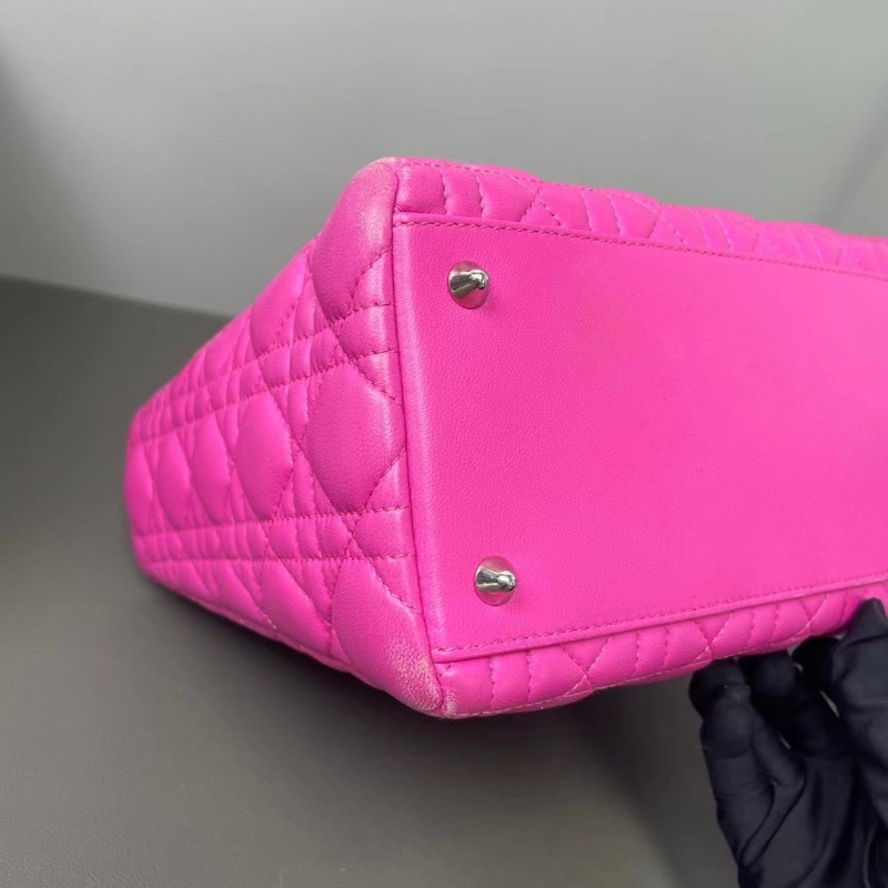 Dior Lady Dior 銀扣五格徽章黛妃羊皮玫紅色  24.5*19.5*11 98新塵袋盒子-6