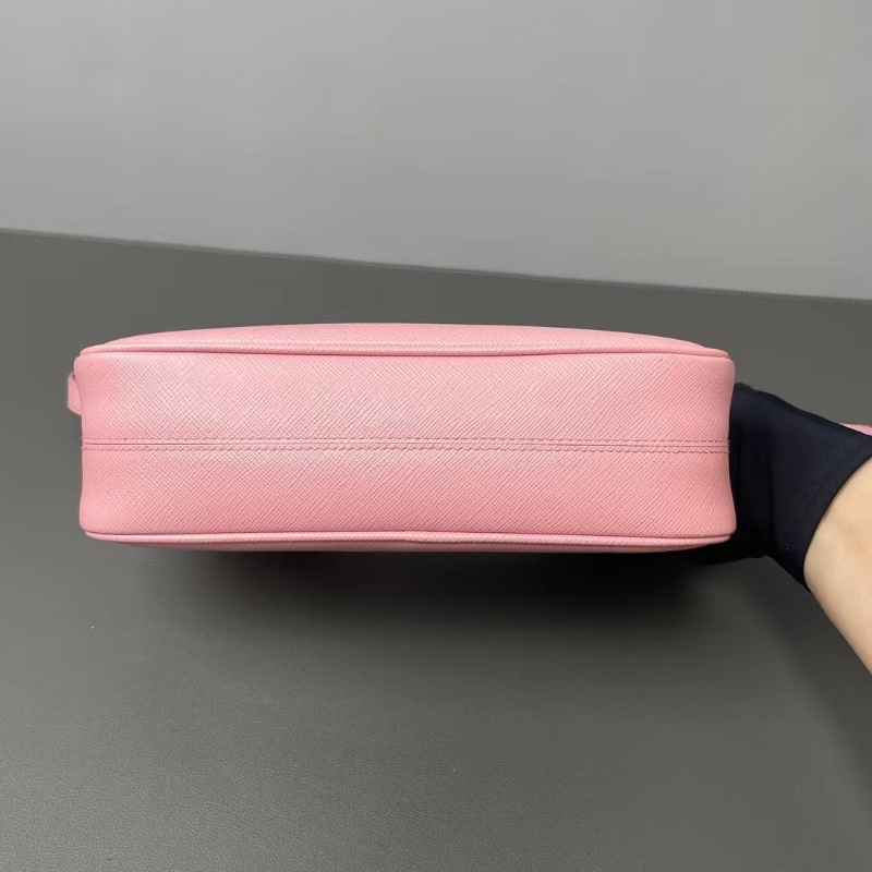 Prada 粉色牛皮新款全皮hobo腋下包 22*16*6 98新配件塵袋-7