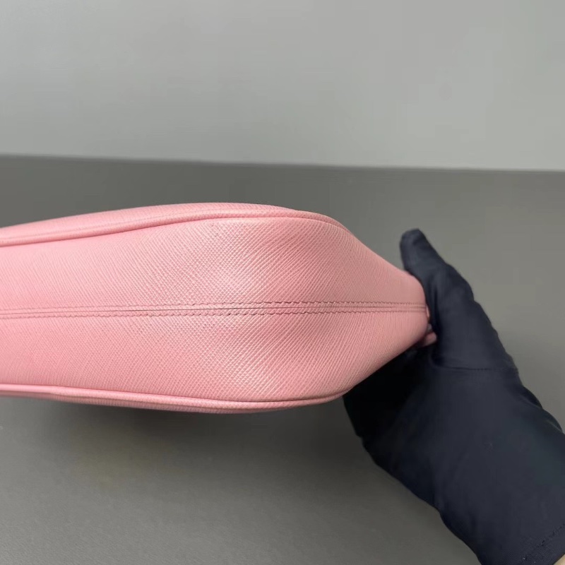 Prada 粉色牛皮新款全皮hobo腋下包 22*16*6 98新配件塵袋-8