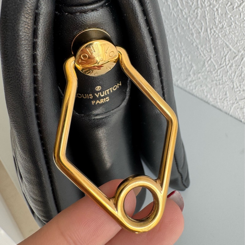 LV M21260黑壓紋coussin pm-8