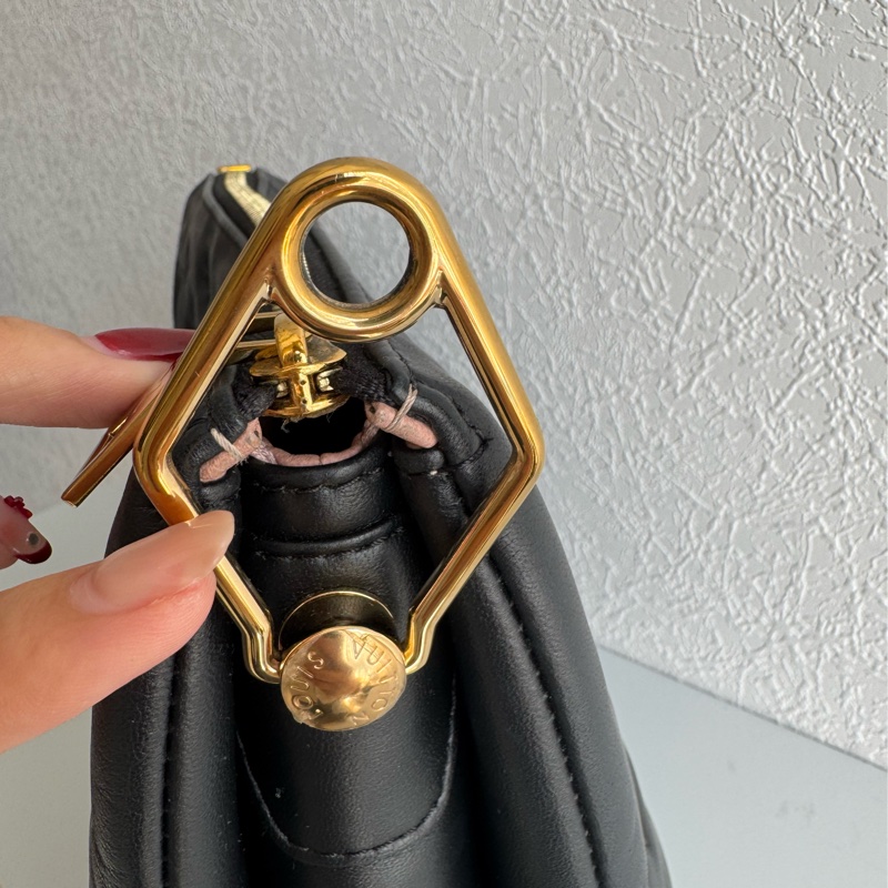 LV M21260黑壓紋coussin pm-9