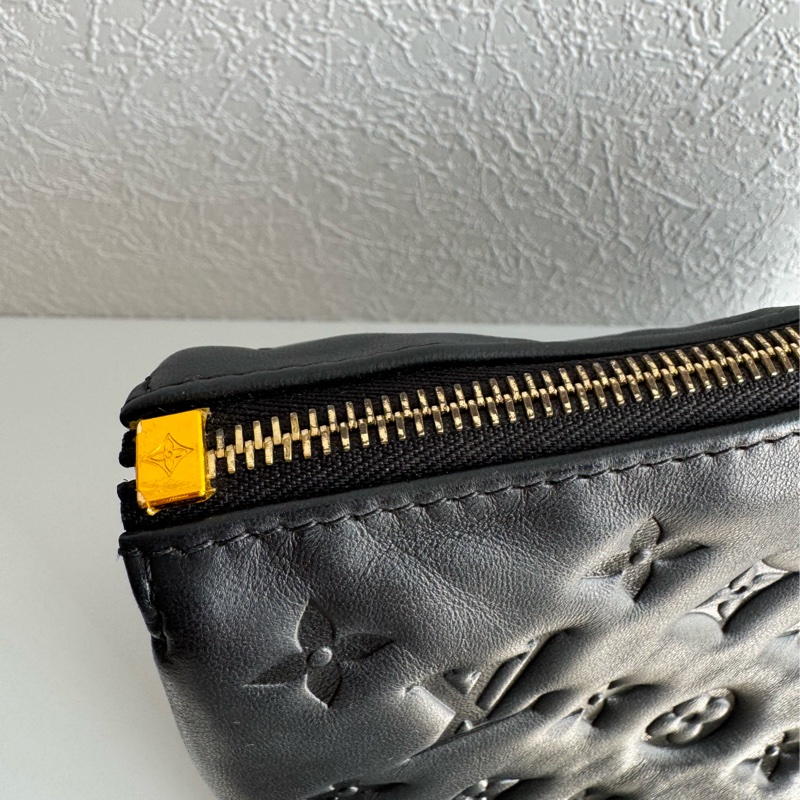 LV M21260黑壓紋coussin pm-11