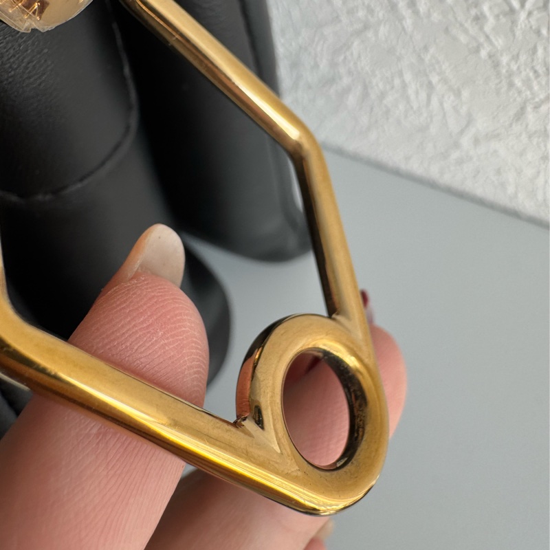 LV M21260黑壓紋coussin pm-15