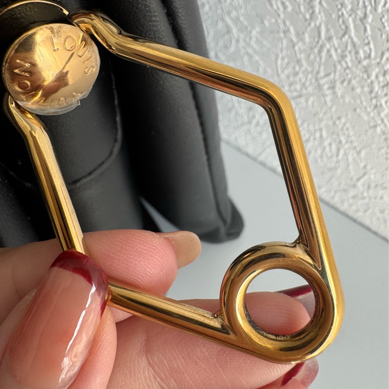 LV M21260黑壓紋coussin pm-16