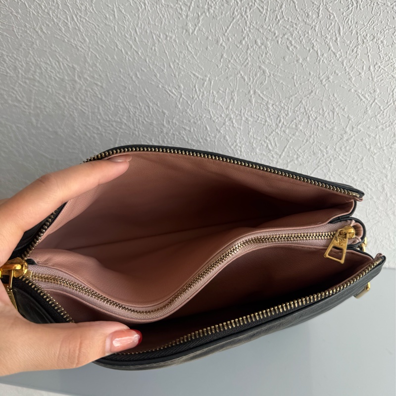 LV M21260黑壓紋coussin pm-17