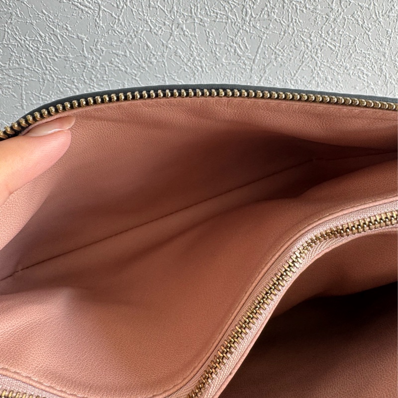 LV M21260黑壓紋coussin pm-18