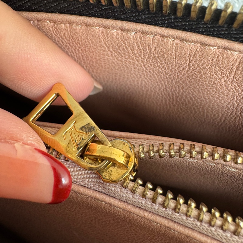 LV M21260黑壓紋coussin pm-24