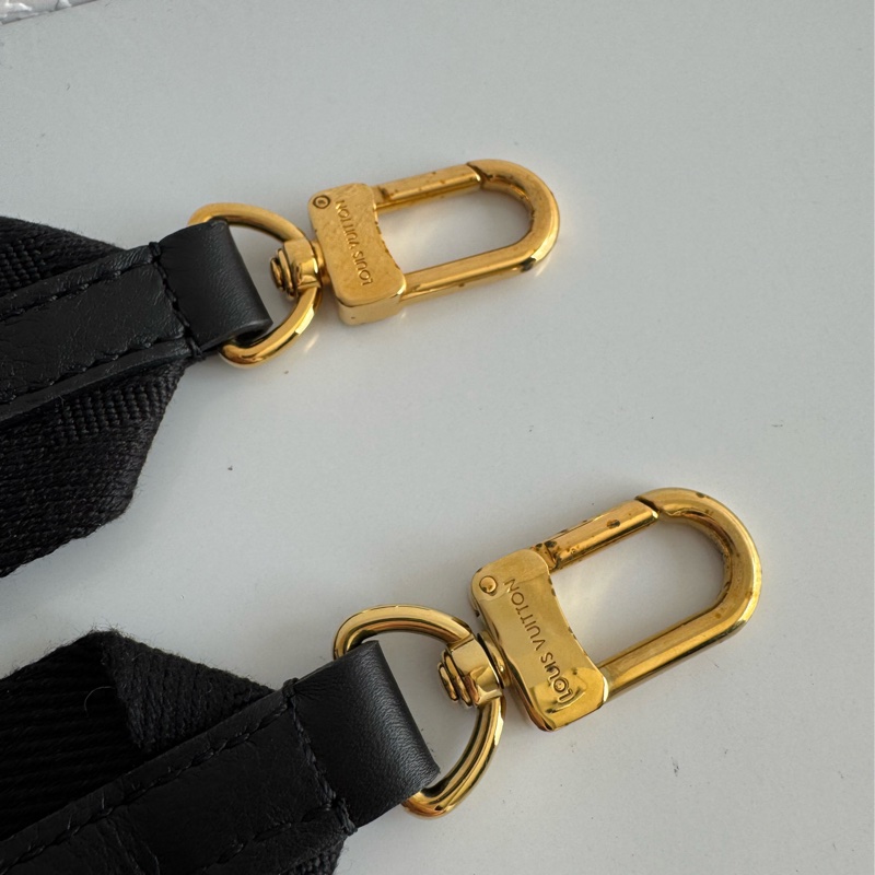 LV M21260黑壓紋coussin pm-39