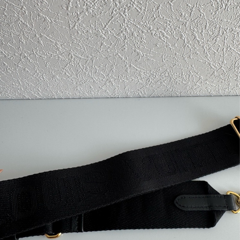 LV M21260黑壓紋coussin pm-41