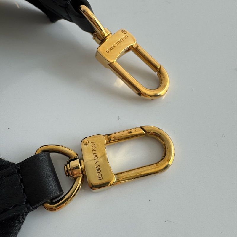 LV M21260黑壓紋coussin pm-44