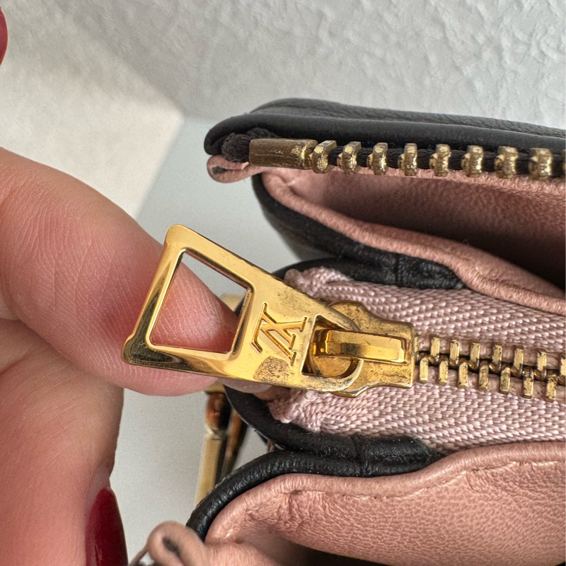 LV M21260黑壓紋coussin pm-47