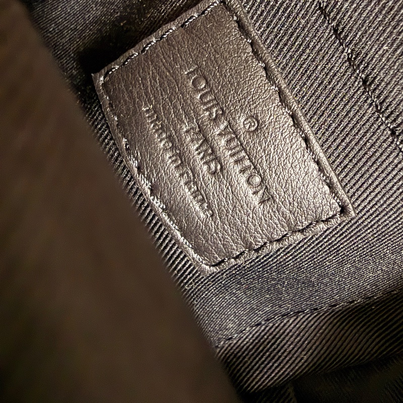 LV新版小後背包（包全新未使用過）M44873-20