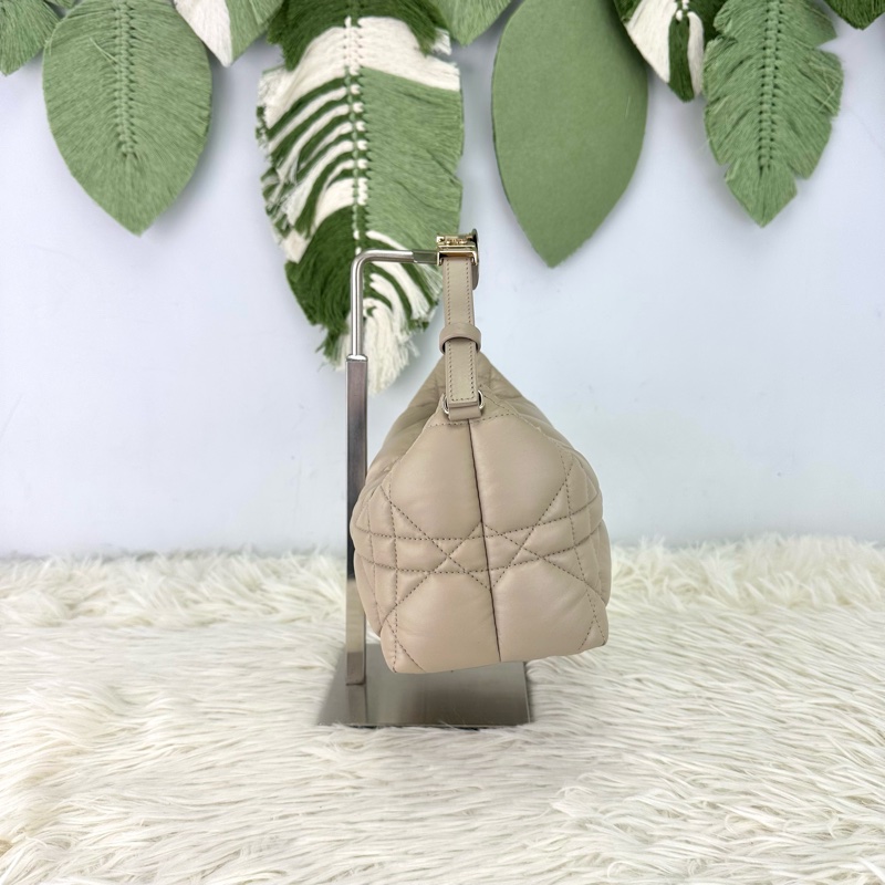 DIOR Travel Nomad Medium 奶茶色金扣飯盒包-3