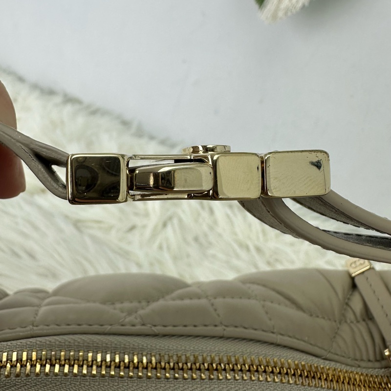 DIOR Travel Nomad Medium 奶茶色金扣飯盒包-18