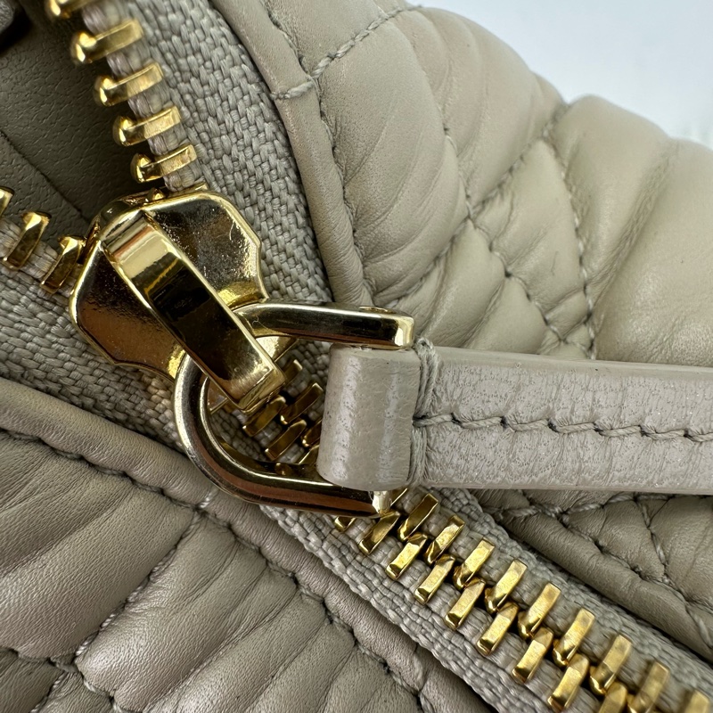 DIOR Travel Nomad Medium 奶茶色金扣飯盒包-20