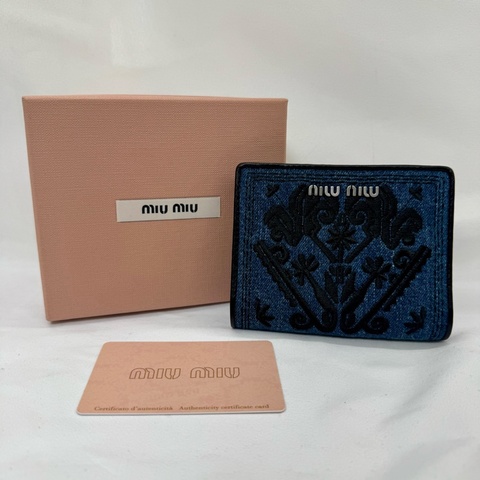 Miu Miu 丹寧牛仔布對折短夾. 5MV204