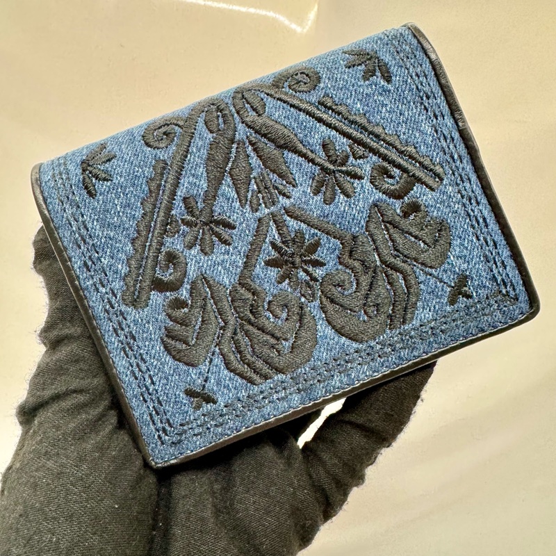 Miu Miu 丹寧牛仔布對折短夾. 5MV204-2