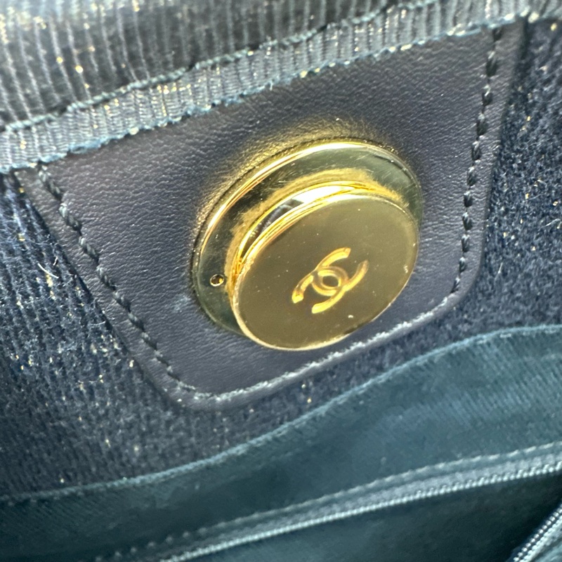 CHANEL 埃及限量款✨Deauville 深藍金絲沙灘Tote Bag-15