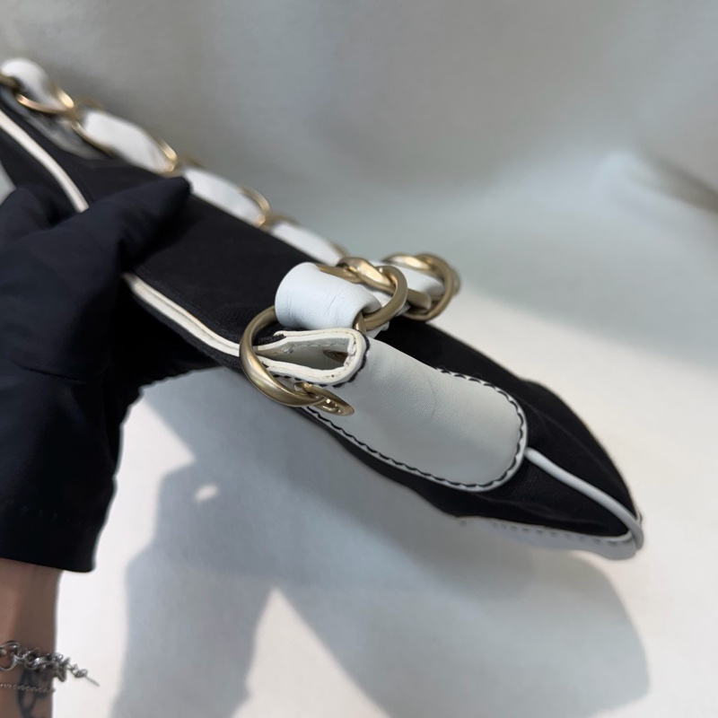CHANEL Vintage Olsen 黑白布面單肩包 XB778-11