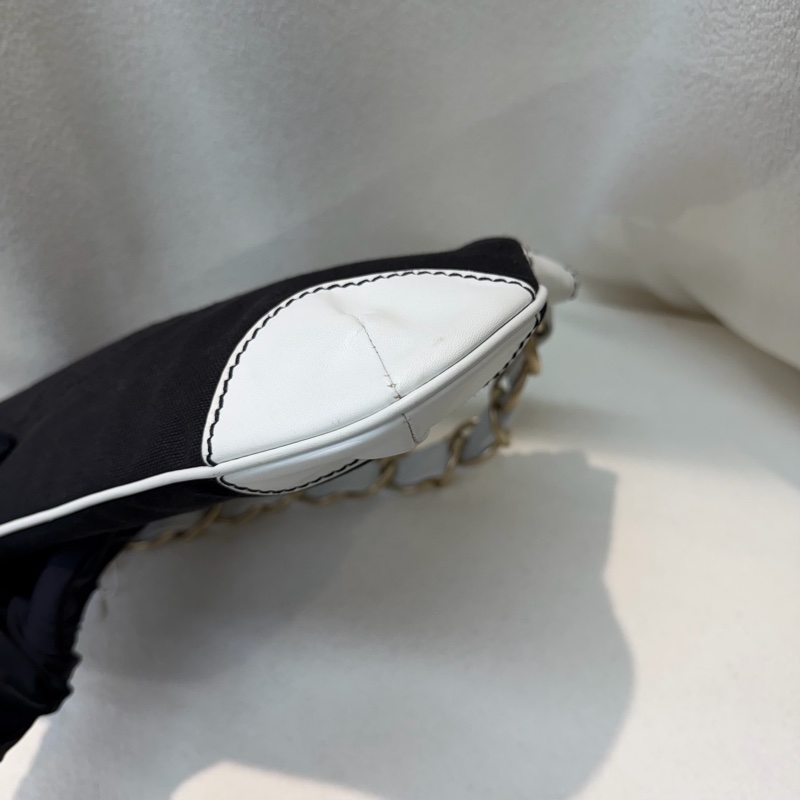 CHANEL Vintage Olsen 黑白布面單肩包 XB778-23
