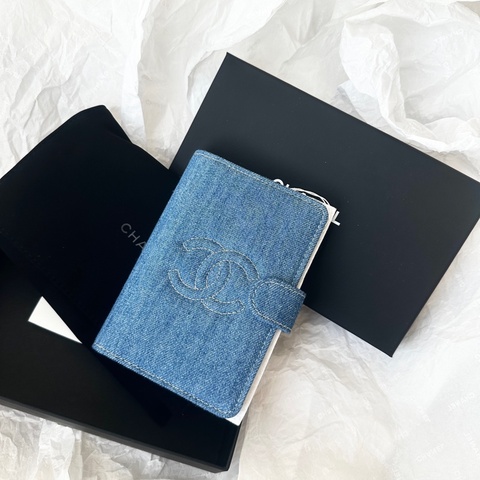 Chanel香奈兒 牛仔康鵬淺色牛仔護照夾