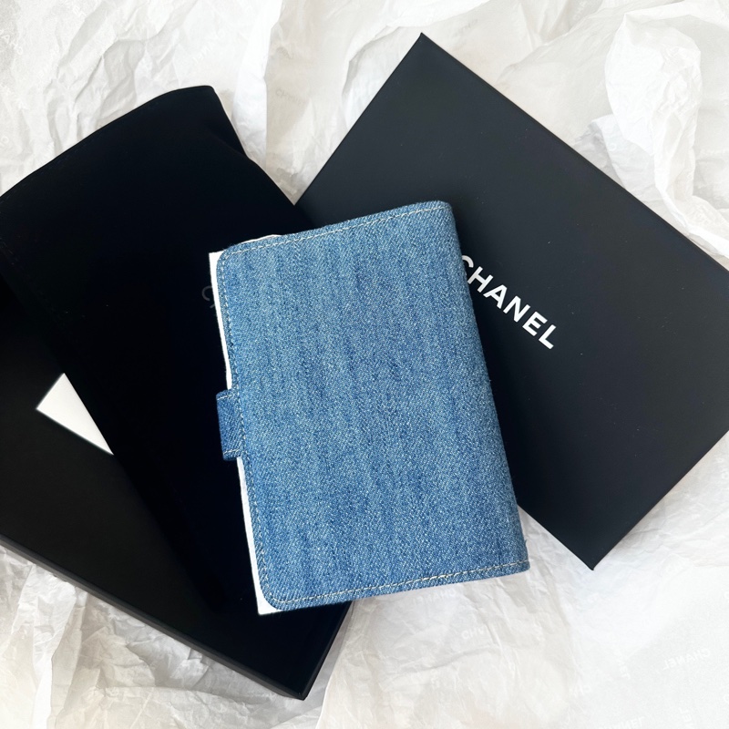 Chanel香奈兒 牛仔康鵬淺色牛仔護照夾-1
