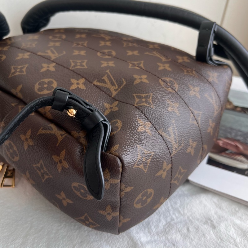 ෆ LV Palm Springs小號後背包-12